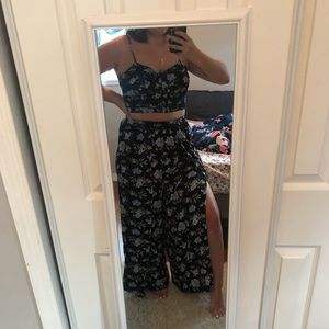 American Eagle 2 piece matching floral set!